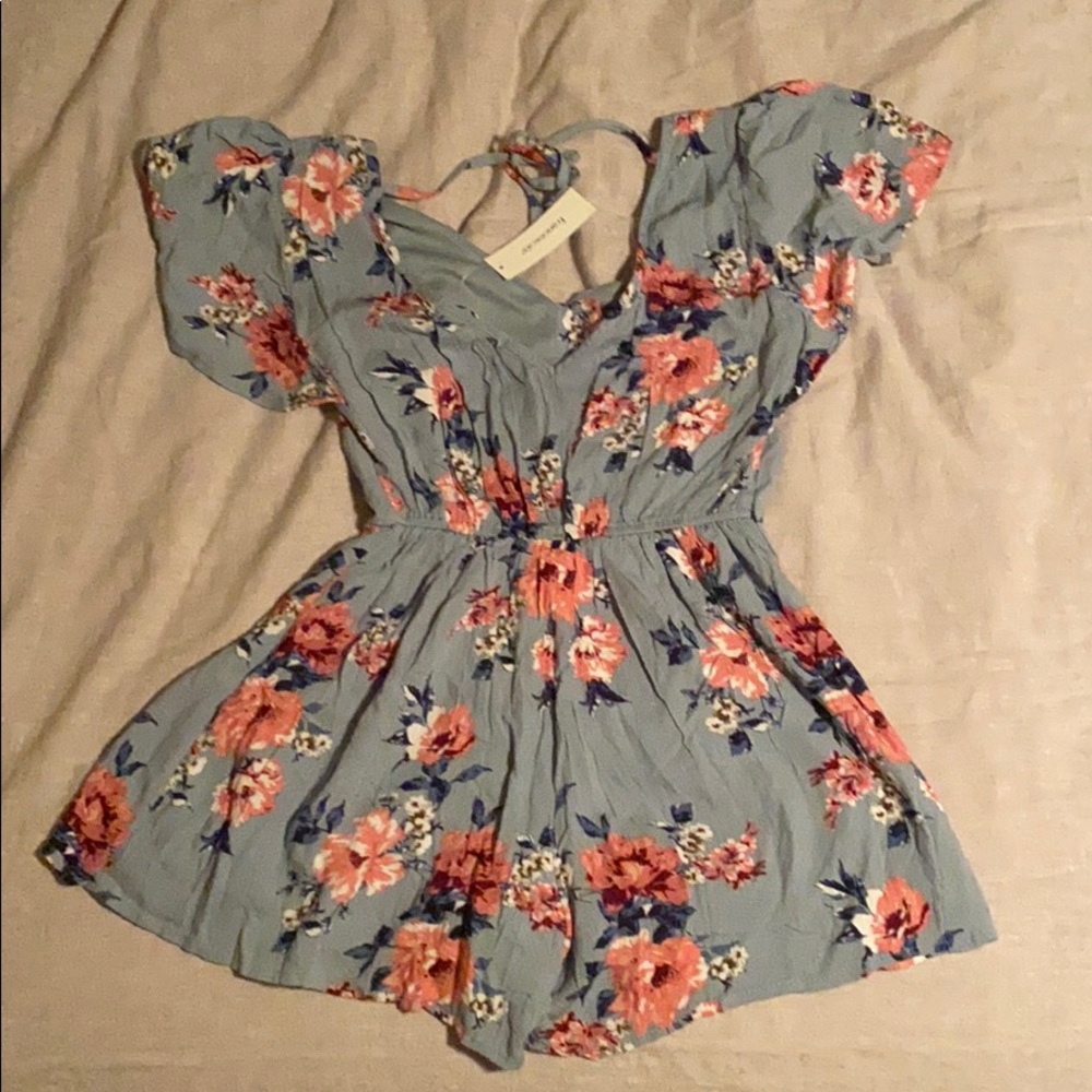 Francesca’s Floral Romper Women’s Small